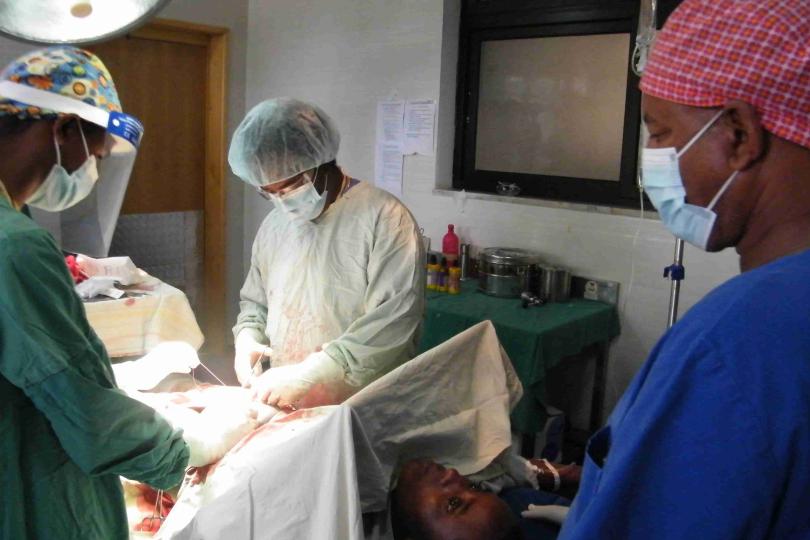 EEmergency surgical officer during a cesarean section