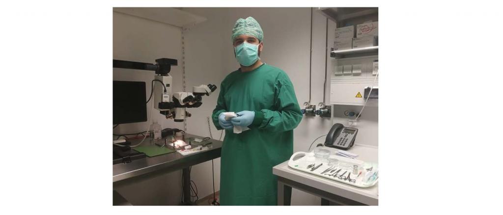 Dr. Giannou (NP, MD, Msc, PhD) im mikrochirurgischen Labor